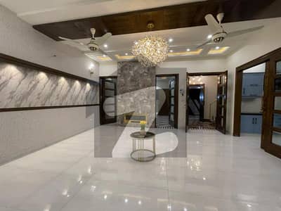 بحریہ ٹاؤن ۔ غزنوی بلاک بحریہ ٹاؤن ۔ سیکٹر ایف,بحریہ ٹاؤن,لاہور میں 5 کمروں کا 10 مرلہ مکان 3.25 کروڑ میں برائے فروخت۔