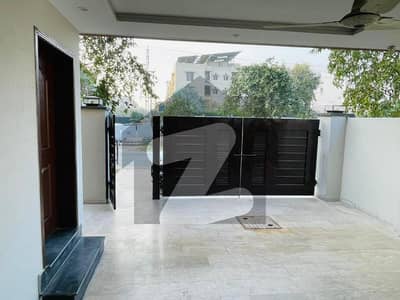 8 MARLA MODERN HOUSE AVAILABLE FOR SALE IN DHA PHASE 9