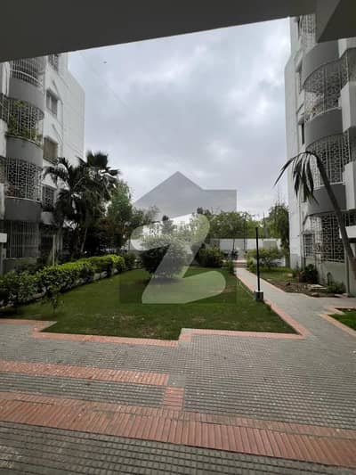 3 BED DD SAFARI OMEGA FLAT FOR SALE IN GULISTAN E JAUHAR BLOCK 13