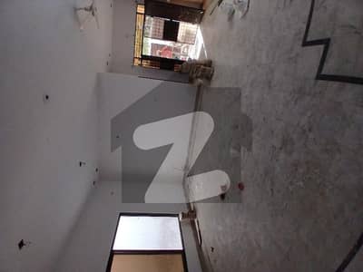 گلستانِِ جوہر ۔ بلاک 7 گلستانِ جوہر,کراچی میں 2 کمروں کا 10 مرلہ مکان 50.0 ہزار میں کرایہ پر دستیاب ہے۔