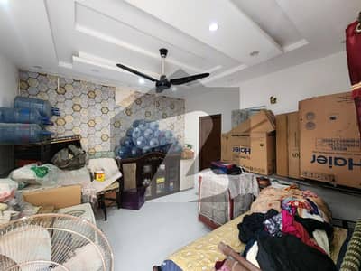 پاک عرب ہاؤسنگ سوسائٹی لاہور میں 1 کمرے کا 5 مرلہ زیریں پورشن 38.0 ہزار میں کرایہ پر دستیاب ہے۔