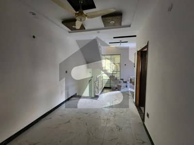 پاک عرب ہاؤسنگ سوسائٹی لاہور میں 2 کمروں کا 3 مرلہ بالائی پورشن 28.0 ہزار میں کرایہ پر دستیاب ہے۔