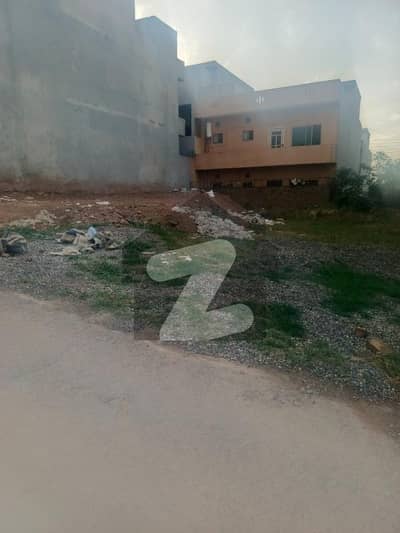 Deal With Owner   10 Marla Level Plot Available For Sale