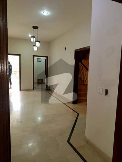 ڈی ایچ اے فیز 6 ڈی ایچ اے ڈیفینس,کراچی میں 4 کمروں کا 1 کنال بالائی پورشن 1.9 لاکھ میں کرایہ پر دستیاب ہے۔