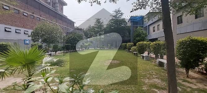 ایم ایم عالم روڈ گلبرگ,لاہور میں 7 کنال کمرشل پلاٹ 24.5 ارب میں برائے فروخت۔