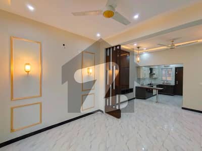 بحریہ ٹاؤن فیز 8 بحریہ ٹاؤن راولپنڈی,راولپنڈی میں 3 کمروں کا 5 مرلہ مکان 68.0 ہزار میں کرایہ پر دستیاب ہے۔