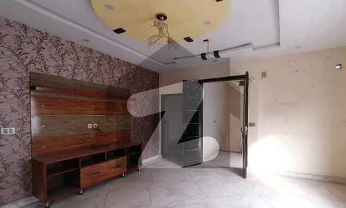 علامہ اقبال ٹاؤن لاہور میں 4 کمروں کا 5 مرلہ مکان 1.0 لاکھ میں کرایہ پر دستیاب ہے۔