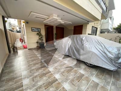 بحریہ ٹاؤن فیز 8 بحریہ ٹاؤن راولپنڈی,راولپنڈی میں 5 کمروں کا 10 مرلہ مکان 3.6 کروڑ میں برائے فروخت۔