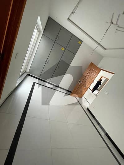 7 MARLA UPPER PORTION AVAILABLE FOR RENT