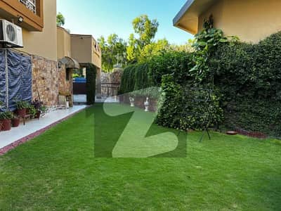 Centrally Located House Available In Bahria Town - Safari Villas For sale