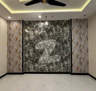 بحریہ ٹاؤن سیکٹر سی بحریہ ٹاؤن,لاہور میں 5 کمروں کا 10 مرلہ مکان 1.3 لاکھ میں کرایہ پر دستیاب ہے۔