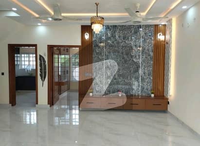 10 Marla House For sale In Bahria Town - Sector C Lahore