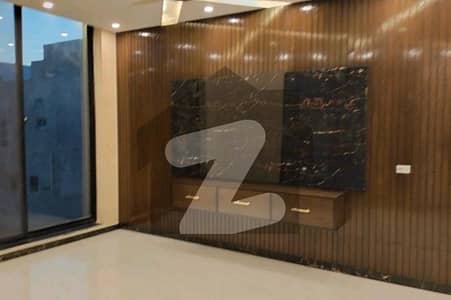 بحریہ ٹاؤن سیکٹر سی بحریہ ٹاؤن,لاہور میں 5 کمروں کا 10 مرلہ مکان 3.3 کروڑ میں برائے فروخت۔