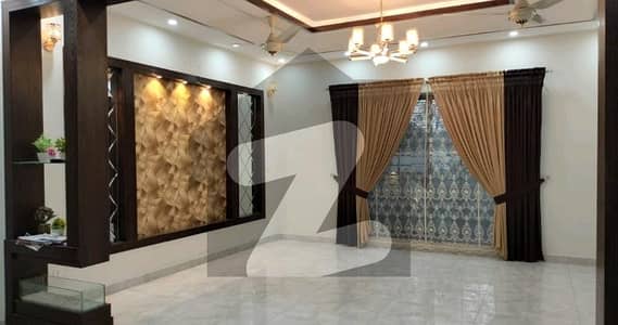 بحریہ ٹاؤن سیکٹر سی بحریہ ٹاؤن,لاہور میں 5 کمروں کا 1 کنال مکان 7.0 کروڑ میں برائے فروخت۔