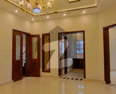 بحریہ ٹاؤن سیکٹر ای بحریہ ٹاؤن,لاہور میں 3 کمروں کا 5 مرلہ مکان 2.0 کروڑ میں برائے فروخت۔