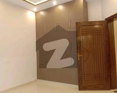 بحریہ ٹاؤن سیکٹر ای بحریہ ٹاؤن,لاہور میں 5 کمروں کا 10 مرلہ مکان 3.1 کروڑ میں برائے فروخت۔