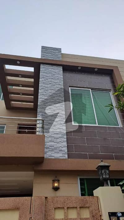 بحریہ ٹاؤن جناح بلاک بحریہ ٹاؤن سیکٹر ای,بحریہ ٹاؤن,لاہور میں 3 کمروں کا 5 مرلہ مکان 2.45 کروڑ میں برائے فروخت۔