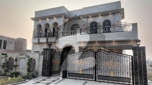 ڈی ایچ اے فیز 1 ۔ سیکٹر ایم ڈی ایچ اے فیز 1,ڈی ایچ اے ڈیفینس,ملتان میں 5 کمروں کا 1 کنال مکان 5.25 کروڑ میں برائے فروخت۔