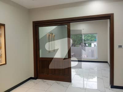 10 MARLA LUXURY HOUSE AVAILABLE FOR SALE