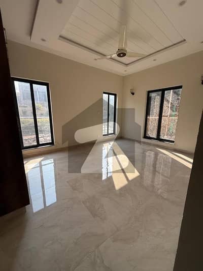 بنی گالہ اسلام آباد میں 5 کمروں کا 10 مرلہ مکان 4.5 کروڑ میں برائے فروخت۔