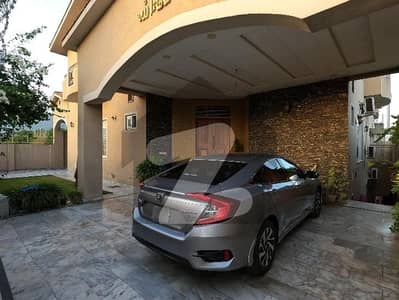 ڈی ۔ 12 اسلام آباد میں 9 کمروں کا 1 کنال مکان 18.5 کروڑ میں برائے فروخت۔