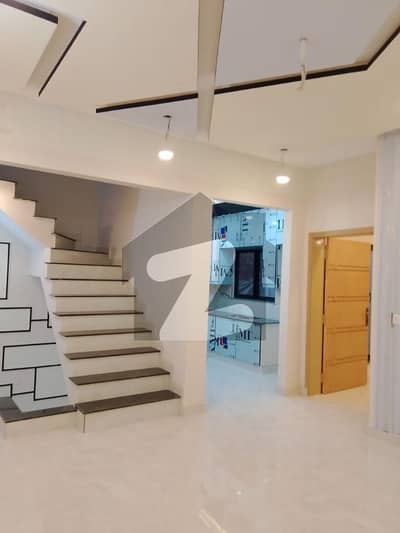 الحفیظ گارڈن - فیز 2 مین کینال بینک روڈ,لاہور میں 3 کمروں کا 5 مرلہ مکان 2.41 کروڑ میں برائے فروخت۔