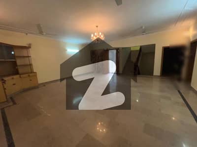 جی ۔ 13/3 جی ۔ 13,اسلام آباد میں 3 کمروں کا 10 مرلہ بالائی پورشن 1.0 لاکھ میں کرایہ پر دستیاب ہے۔