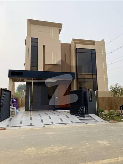 لیک سٹی رائیونڈ روڈ,لاہور میں 5 کمروں کا 10 مرلہ مکان 6.35 کروڑ میں برائے فروخت۔