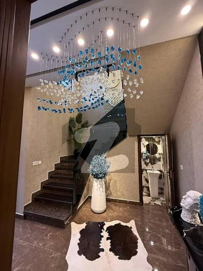 پیراگون سٹی لاہور میں 1 کنال رہائشی پلاٹ 3.2 کروڑ میں برائے فروخت۔