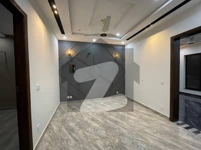 پیراگون سٹی لاہور میں 5 مرلہ رہائشی پلاٹ 1.15 کروڑ میں برائے فروخت۔