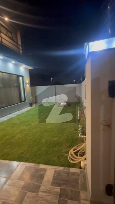 ڈی ایچ اے فیز 7 - بلاک زیڈ2 ڈی ایچ اے فیز 7,ڈیفنس (ڈی ایچ اے),لاہور میں 5 کمروں کا 1 کنال مکان 5.75 کروڑ میں برائے فروخت۔