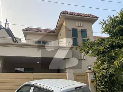10 MARLA 4 BEDROOMS SD HOUSE AVAILABLE FOR RENT