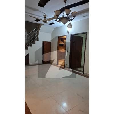 طارق گارڈنز لاہور میں 3 کمروں کا 5 مرلہ مکان 1.3 لاکھ میں کرایہ پر دستیاب ہے۔