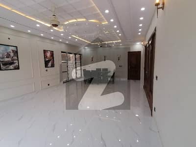 ڈی ایچ اے فیز 1 ۔ سیکٹر ایچ ڈی ایچ اے فیز 1,ڈی ایچ اے ڈیفینس,ملتان میں 5 کمروں کا 1 کنال مکان 4.75 کروڑ میں برائے فروخت۔