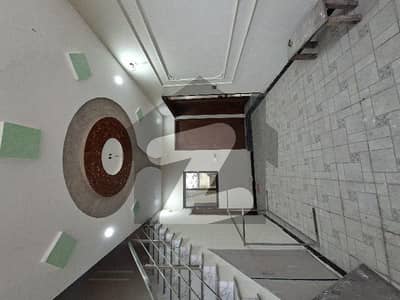 الرحمان گارڈن فیز 4 الرحمان گارڈن,لاہور میں 4 کمروں کا 5 مرلہ مکان 85.0 ہزار میں کرایہ پر دستیاب ہے۔