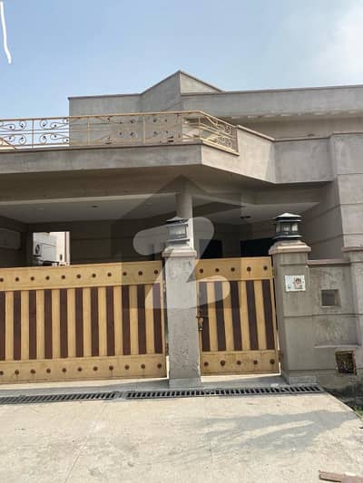 عسکری 11 ۔ سیکٹر اے عسکری 11,عسکری,لاہور میں 4 کمروں کا 1 کنال مکان 8.5 کروڑ میں برائے فروخت۔