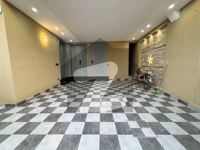 بحریہ ٹاؤن فیز 8 ۔ ابو بکر بلاک بحریہ ٹاؤن فیز 8 ۔ سفاری ویلی,بحریہ ٹاؤن فیز 8,بحریہ ٹاؤن راولپنڈی,راولپنڈی میں 5 کمروں کا 9 مرلہ مکان 3.5 کروڑ میں برائے فروخت۔