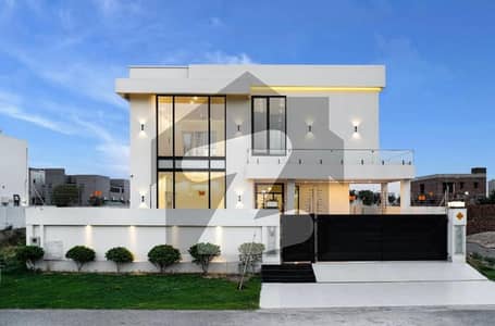 ڈی ایچ اے فیز 8 - بلاک یو فیز 8,ڈیفنس (ڈی ایچ اے),لاہور میں 7 کمروں کا 1 کنال مکان 6.0 لاکھ میں کرایہ پر دستیاب ہے۔