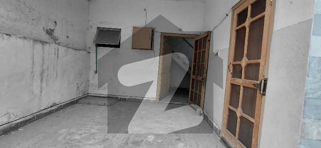 آئی ۔ 9 اسلام آباد میں 6 مرلہ مکان 3.4 کروڑ میں برائے فروخت۔