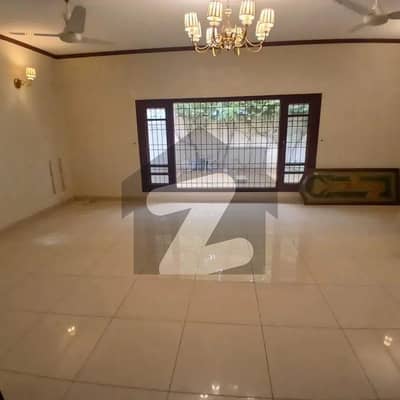 ڈی ایچ اے فیز 5 ڈی ایچ اے ڈیفینس,کراچی میں 5 کمروں کا 1 کنال مکان 4.0 لاکھ میں کرایہ پر دستیاب ہے۔