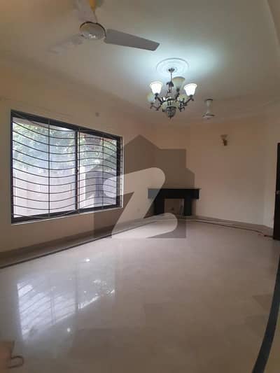 ای ۔ 11/1 ای ۔ 11,اسلام آباد میں 9 کمروں کا 10 مرلہ مکان 3.5 لاکھ میں کرایہ پر دستیاب ہے۔