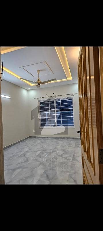 جی ۔ 13 اسلام آباد میں 3 کمروں کا 14 مرلہ زیریں پورشن 1.5 لاکھ میں کرایہ پر دستیاب ہے۔