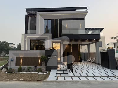 ڈی ایچ اے 11 رہبر فیز 1 ڈی ایچ اے 11 رہبر,لاہور میں 5 کمروں کا 10 مرلہ مکان 5.75 کروڑ میں برائے فروخت۔