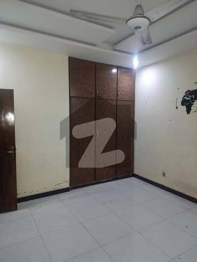 5 MARLA 2 ND FLOOR HOT LOCATION