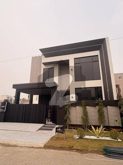 بینکرس ایوینیو کوآپریٹو ہاؤسنگ سوسائٹی لاہور میں 5 کمروں کا 9 مرلہ مکان 3.35 کروڑ میں برائے فروخت۔