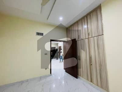 بحریہ ٹاؤن عمر بلاک بحریہ ٹاؤن سیکٹر B,بحریہ ٹاؤن,لاہور میں 4 کمروں کا 8 مرلہ مکان 1.55 لاکھ میں کرایہ پر دستیاب ہے۔