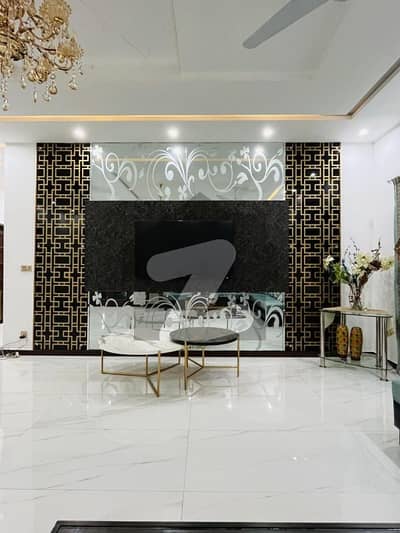 LUXURIOUS 1 KANAL HOUSE FOR SALE