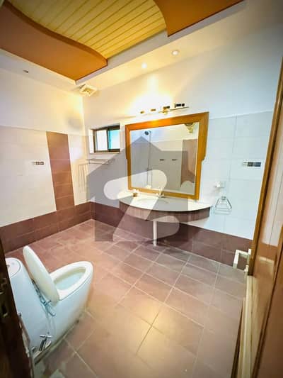 ALMOST BRAND NEW 01 KANAL UPPER PORTION LOWER AVAILABLE FOR RENT AT VERY HOT LOCATION