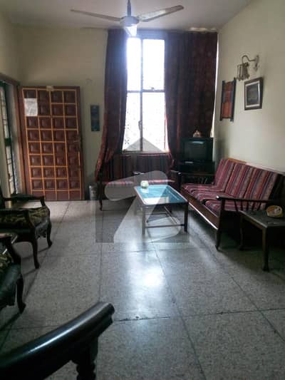 فیصل ٹاؤن لاہور میں 3 کمروں کا 5 مرلہ مکان 1.3 لاکھ میں کرایہ پر دستیاب ہے۔