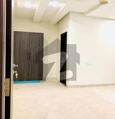 01 BEDROOM LUXURY UNFURNISHED APARTMENT AVAILABLE FOR RENT AT GULBERG GREEN ISLAMABAD